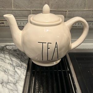 RAE DUNN tea pot. Easily holds 6 cups